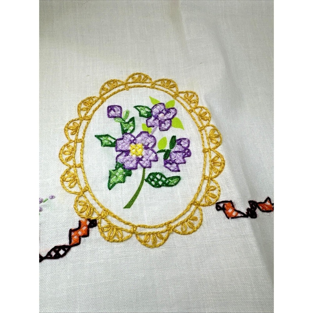 Pair Of Vintage Large 33" x20" White Pillowcases With Flower Embroidery NWOT - Picture 7 of 11